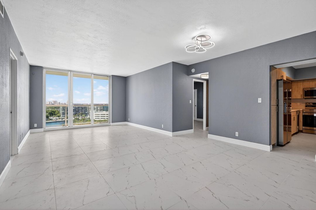 出租: $3,800 (2 贝兹, 2 浴室, 1176 平方英尺)