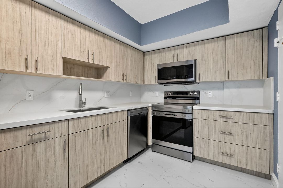 出租: $3,800 (2 贝兹, 2 浴室, 1176 平方英尺)