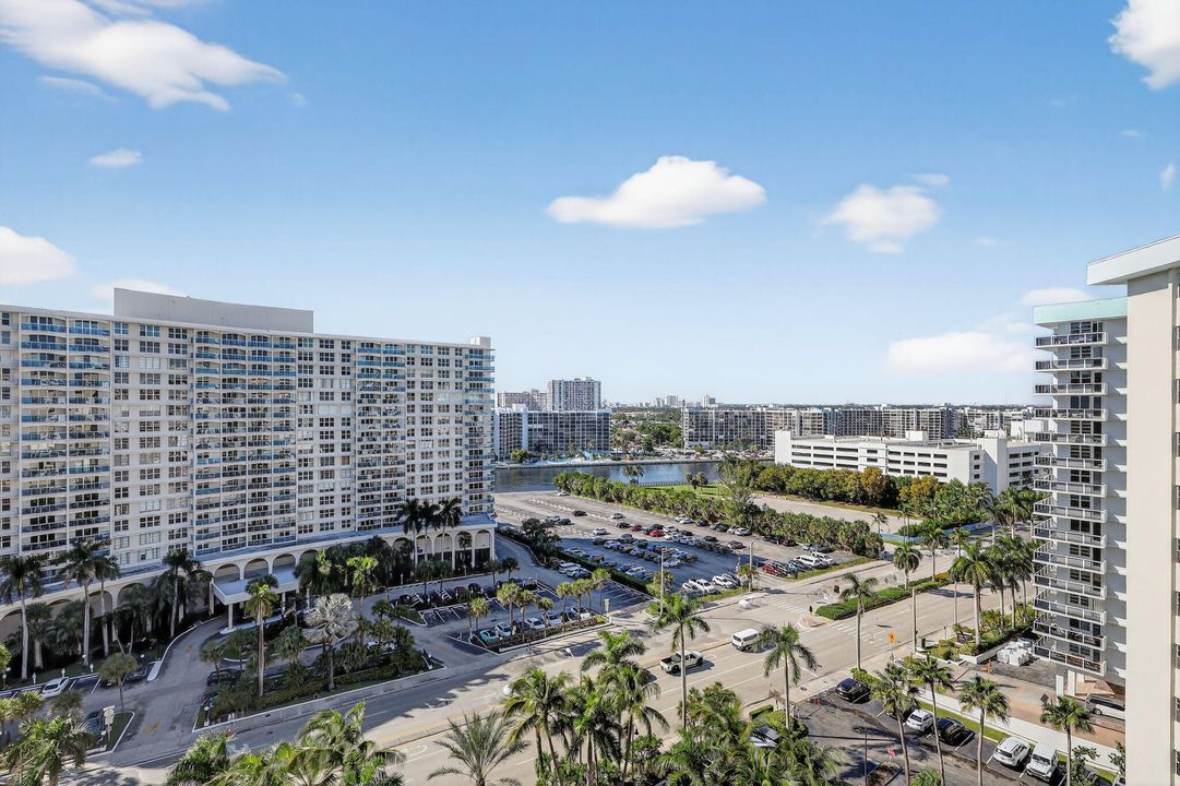 出租: $3,800 (2 贝兹, 2 浴室, 1176 平方英尺)