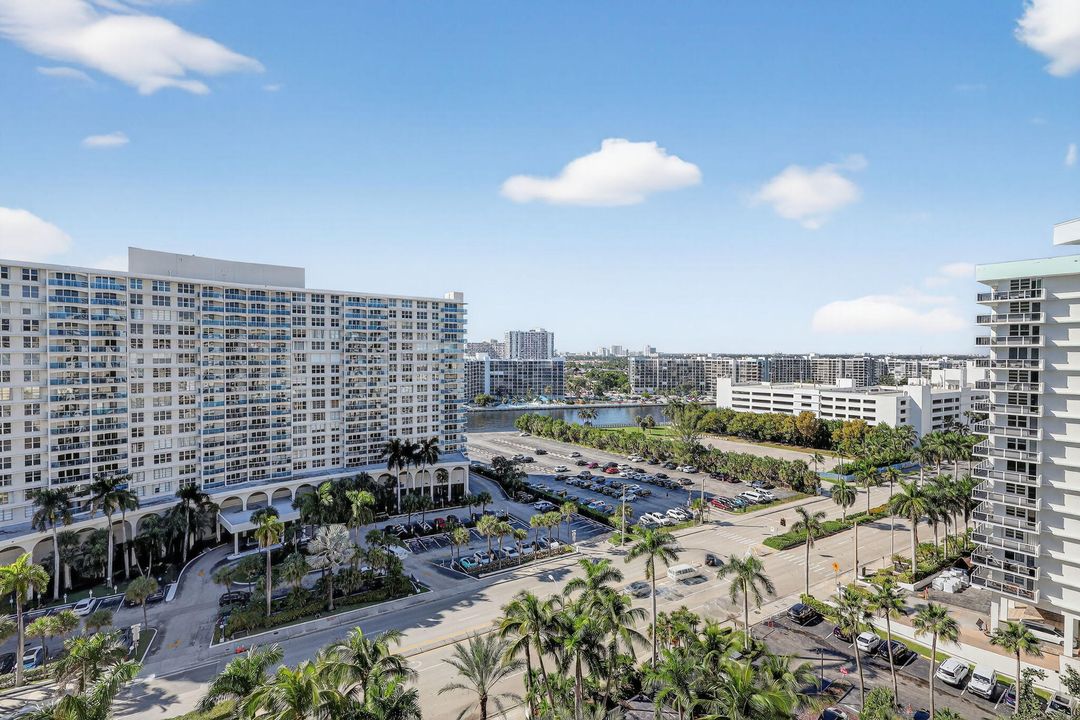 出租: $3,800 (2 贝兹, 2 浴室, 1176 平方英尺)