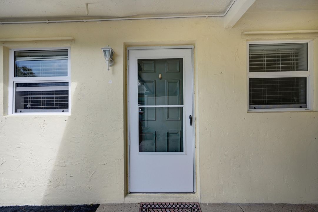 For Sale: $249,000 (2 beds, 2 baths, 950 Square Feet)
