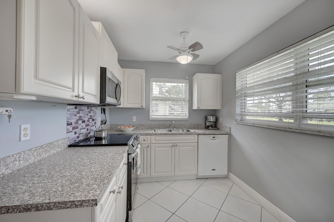 For Sale: $249,000 (2 beds, 2 baths, 950 Square Feet)