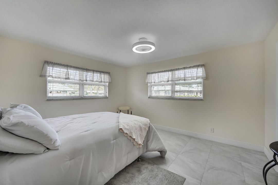 For Sale: $249,000 (2 beds, 2 baths, 950 Square Feet)