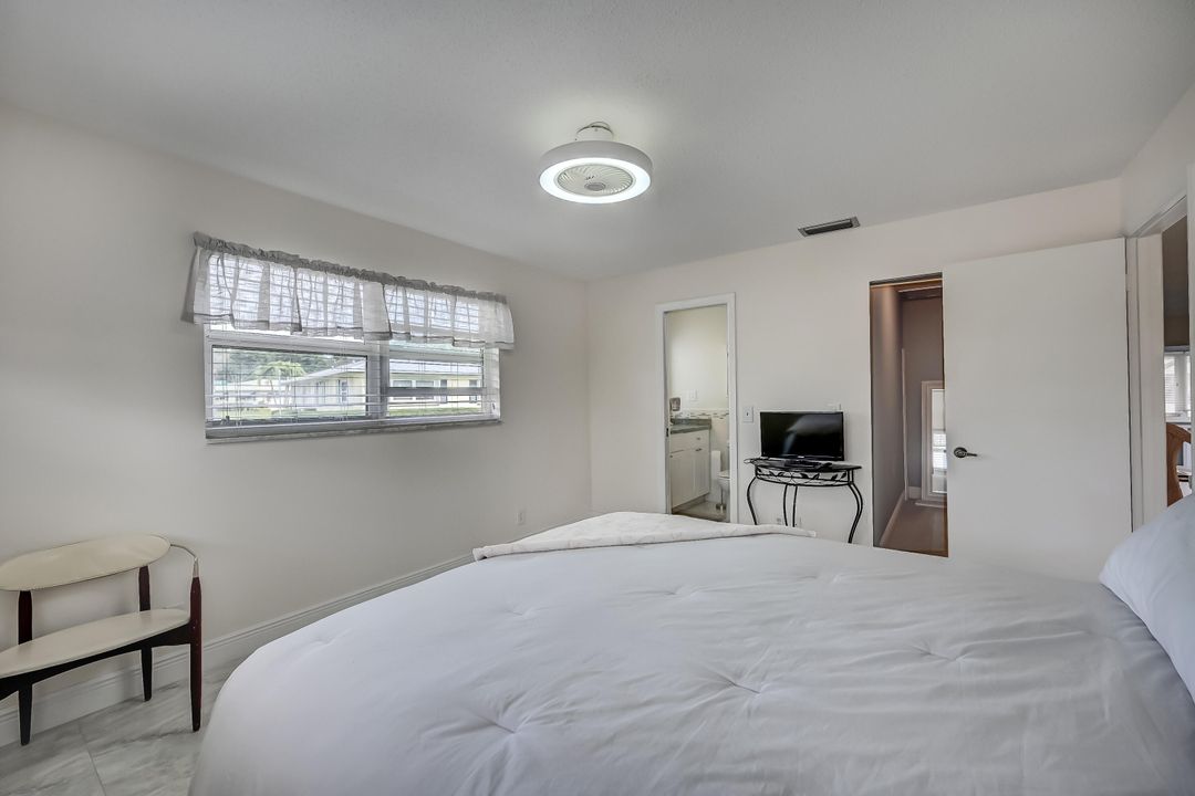 For Sale: $249,000 (2 beds, 2 baths, 950 Square Feet)