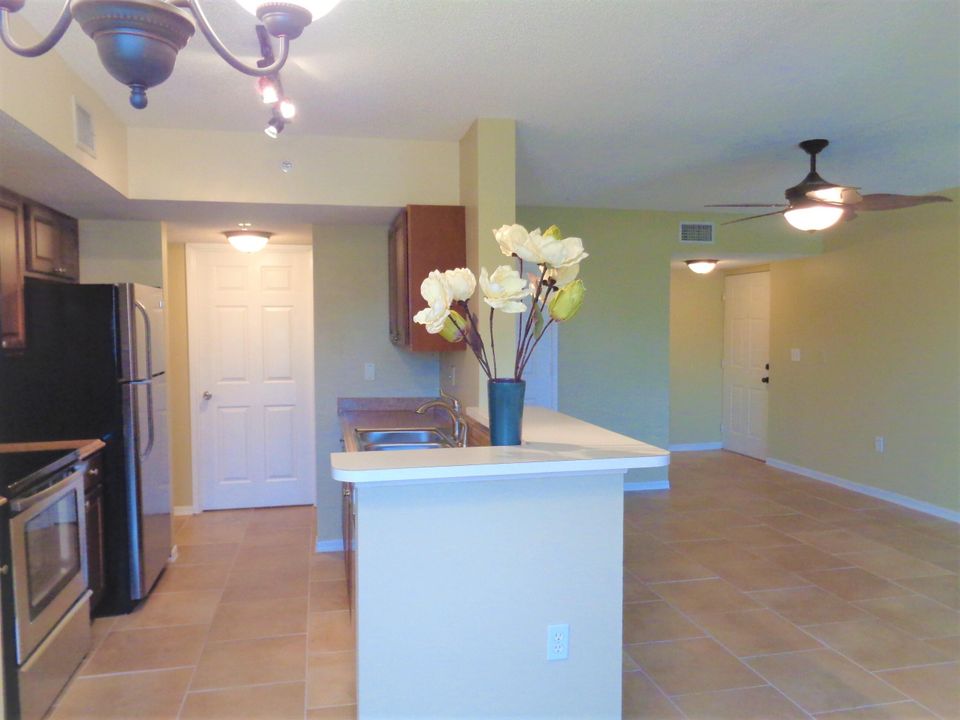 В аренду: $1,600 (1 спален, 1 ванн, 815 Квадратных фут)