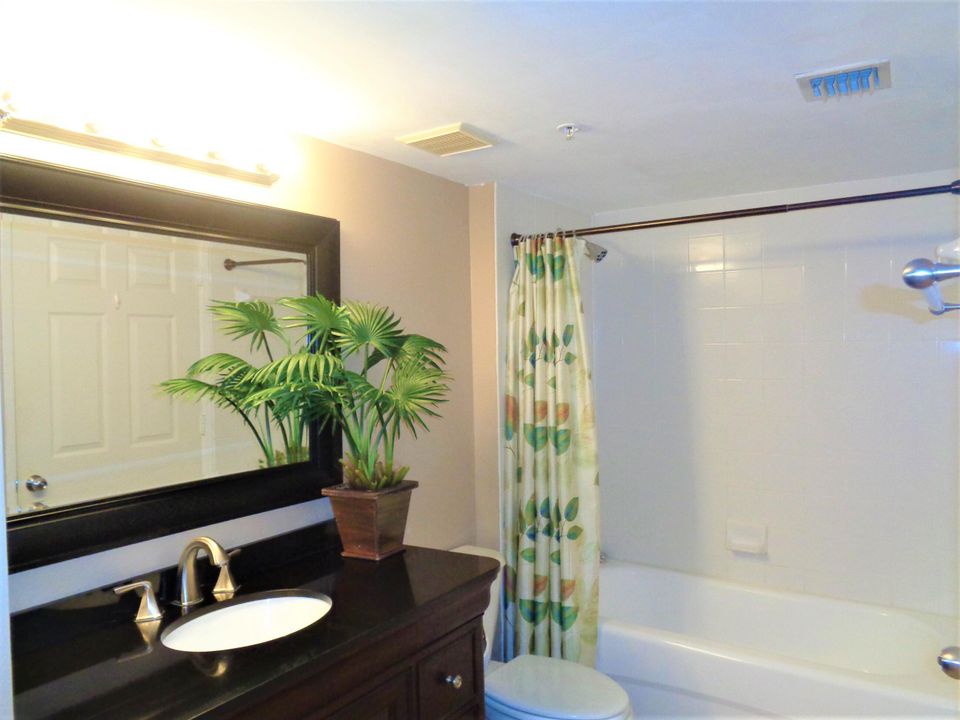 В аренду: $1,600 (1 спален, 1 ванн, 815 Квадратных фут)