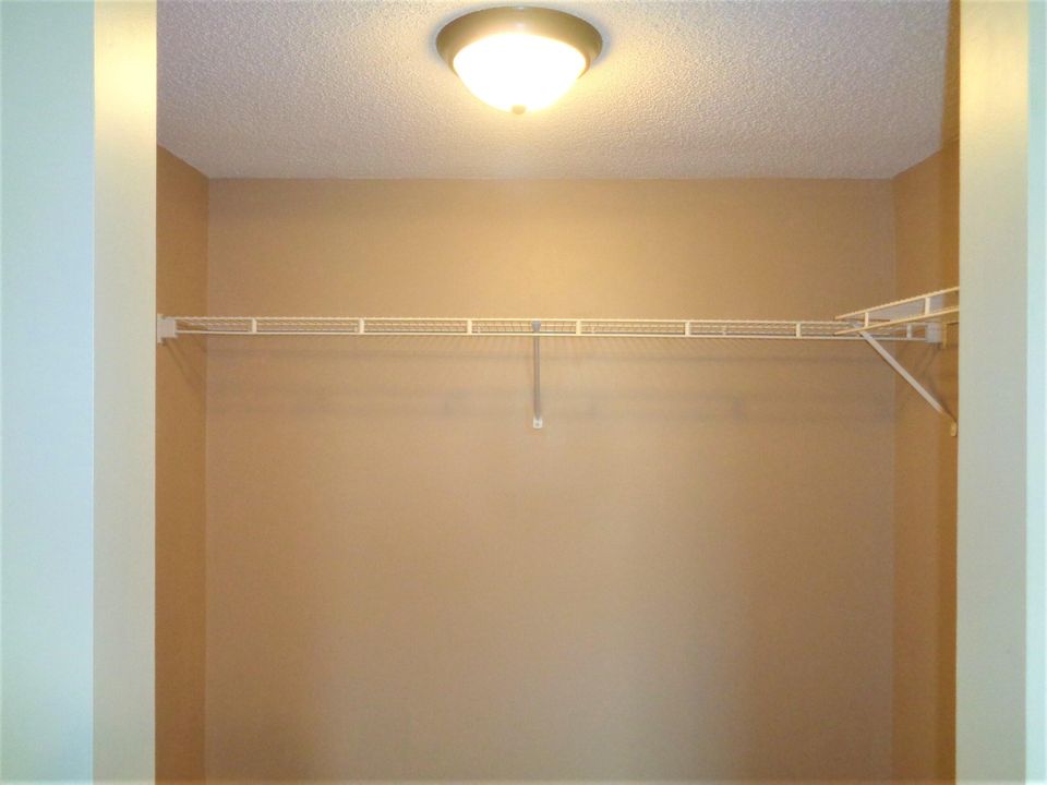 В аренду: $1,600 (1 спален, 1 ванн, 815 Квадратных фут)