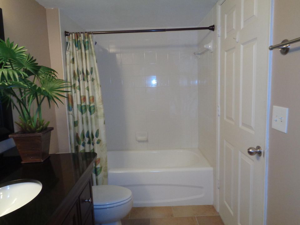 В аренду: $1,600 (1 спален, 1 ванн, 815 Квадратных фут)