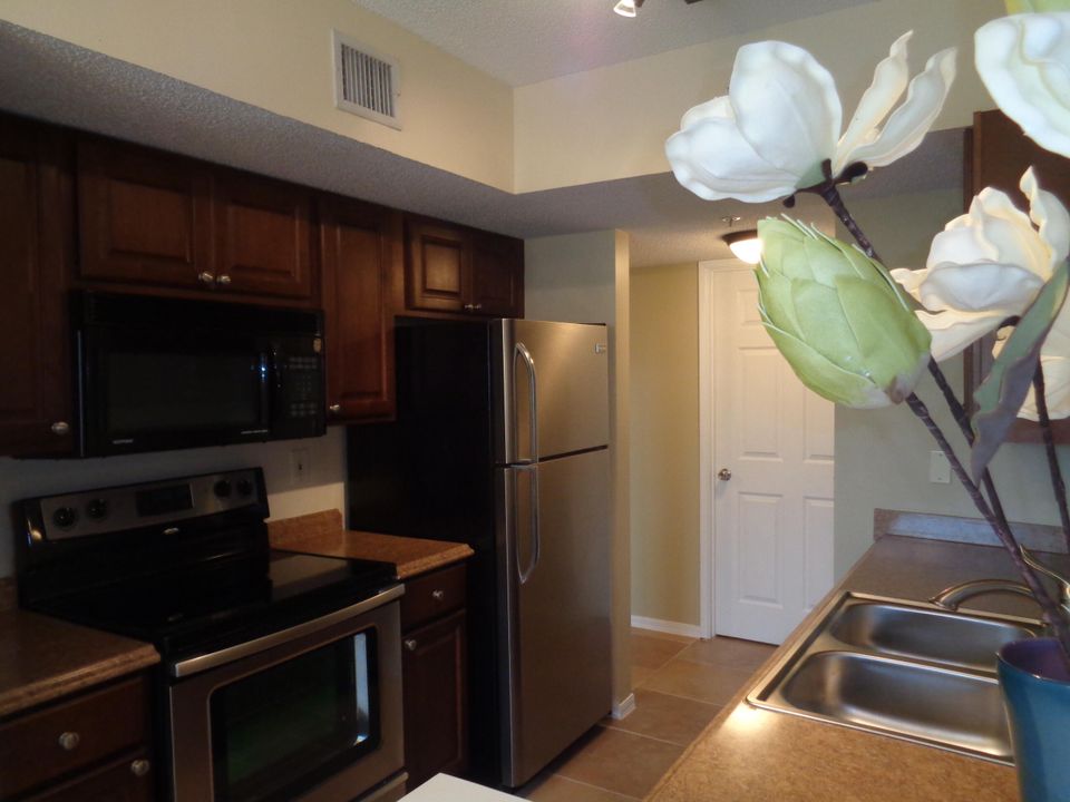 В аренду: $1,600 (1 спален, 1 ванн, 815 Квадратных фут)