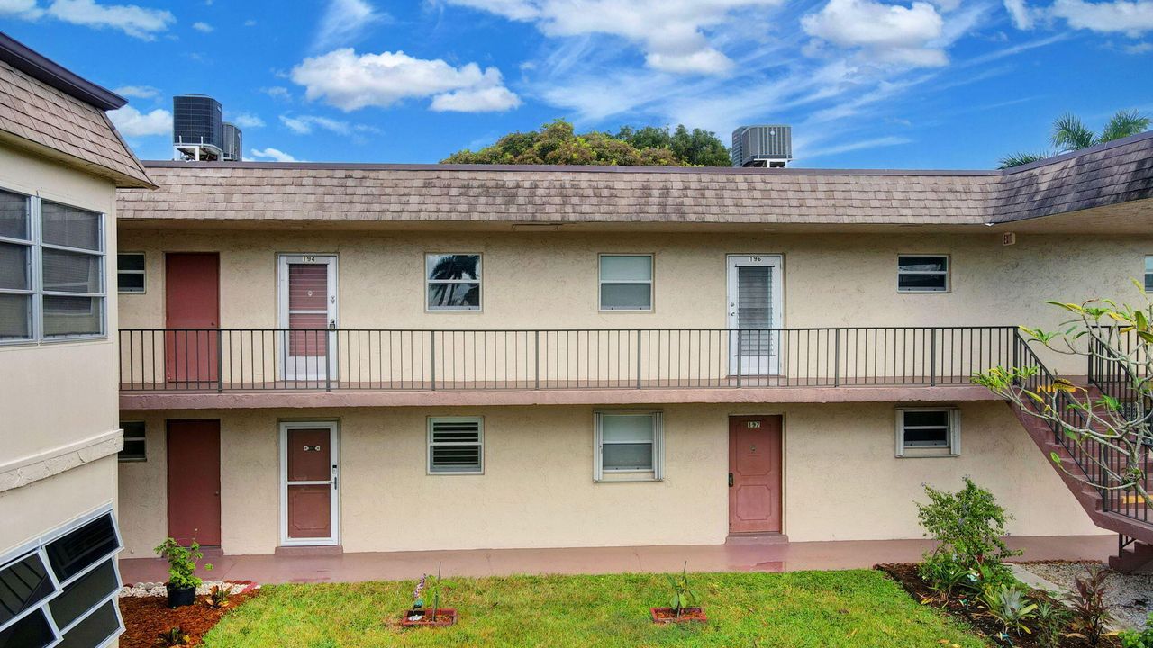 For Rent: $1,700 (1 beds, 1 baths, 790 Square Feet)