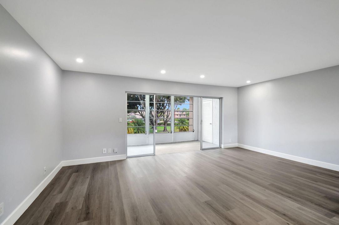 For Rent: $1,700 (1 beds, 1 baths, 790 Square Feet)