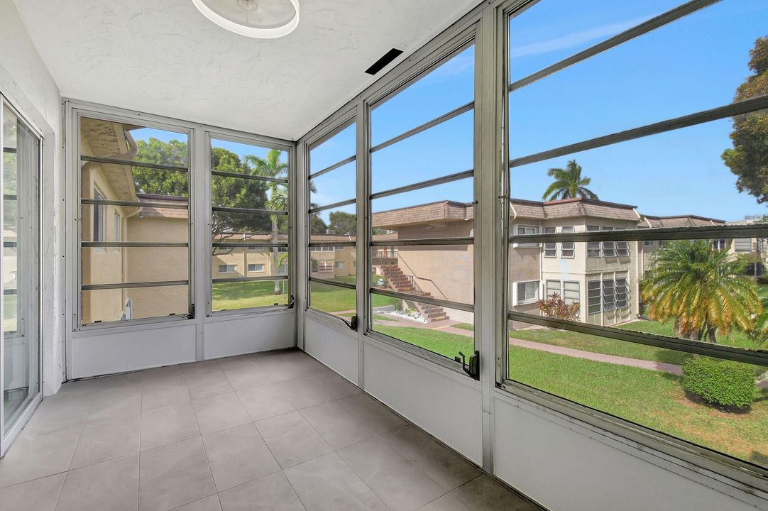 For Rent: $1,700 (1 beds, 1 baths, 790 Square Feet)