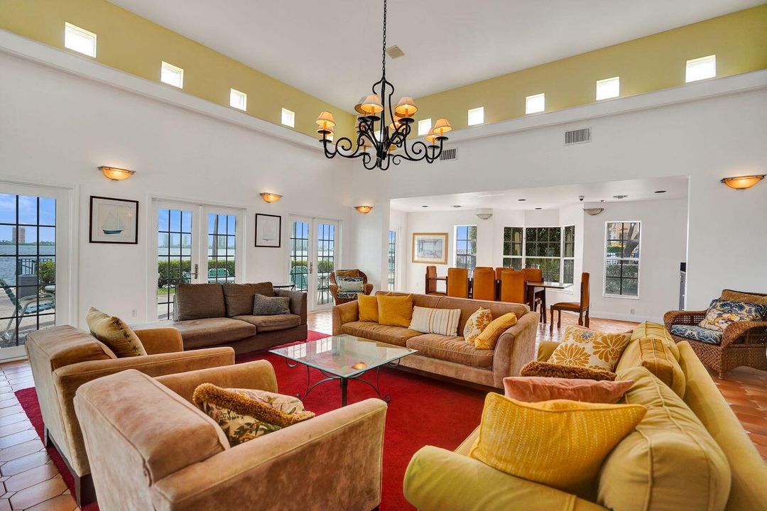 En Venta: $315,000 (2 camas, 2 baños, 1111 Pies cuadrados)