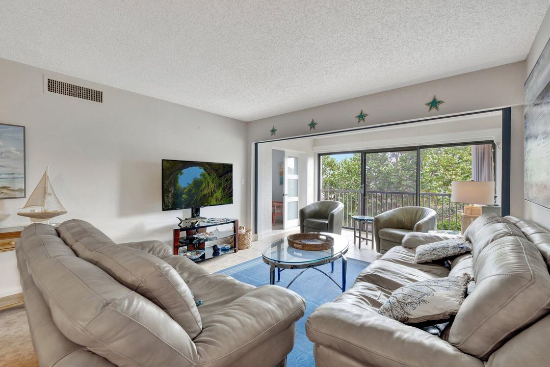 En Venta: $319,000 (2 camas, 2 baños, 1258 Pies cuadrados)