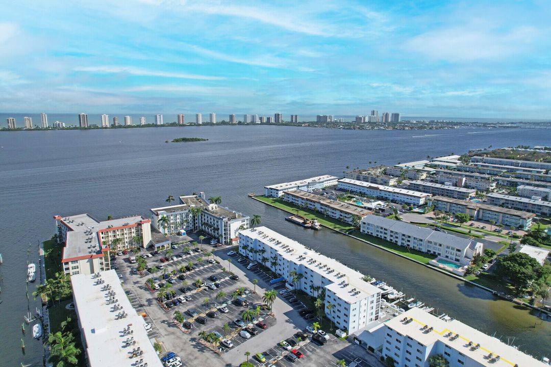 Activo con contrato: $1,900 (1 camas, 1 baños, 720 Pies cuadrados)