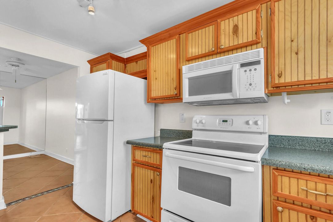 Activo con contrato: $1,900 (1 camas, 1 baños, 720 Pies cuadrados)