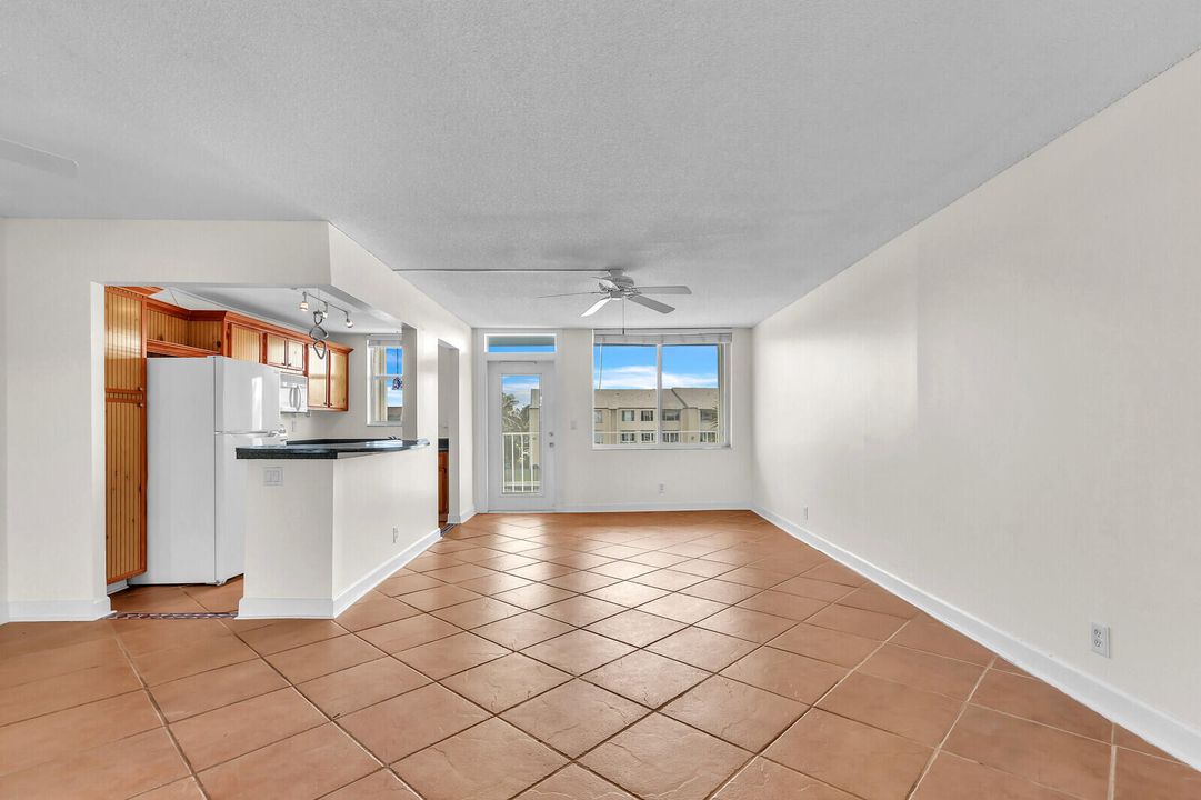 Activo con contrato: $1,900 (1 camas, 1 baños, 720 Pies cuadrados)