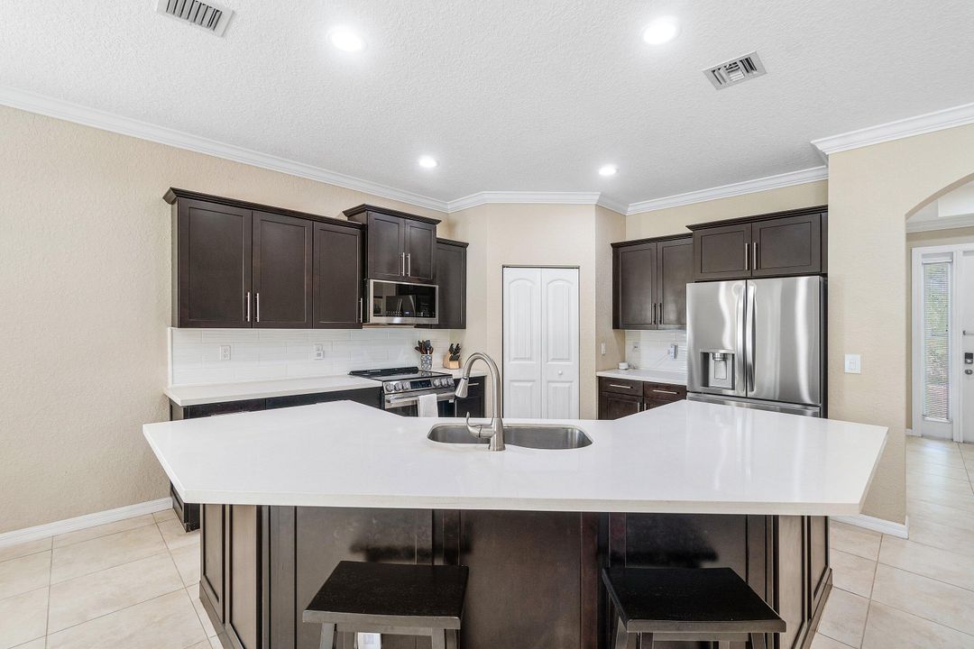 En Venta: $715,000 (3 camas, 2 baños, 1913 Pies cuadrados)