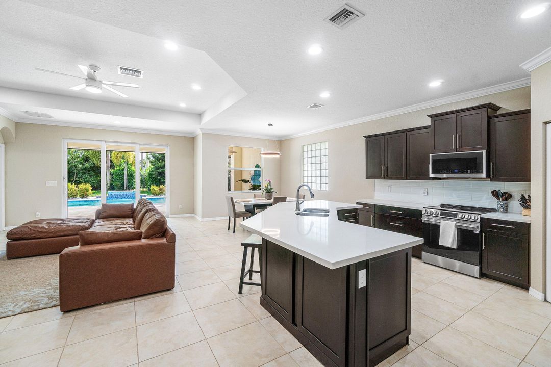 En Venta: $715,000 (3 camas, 2 baños, 1913 Pies cuadrados)