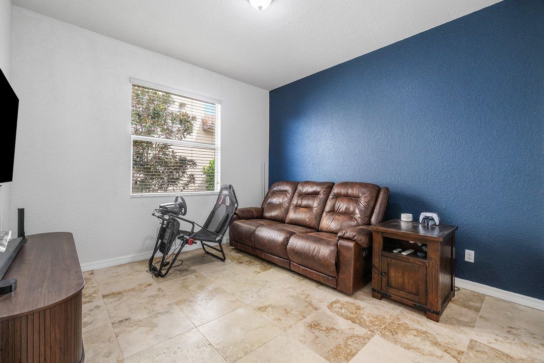 En Venta: $715,000 (3 camas, 2 baños, 1913 Pies cuadrados)