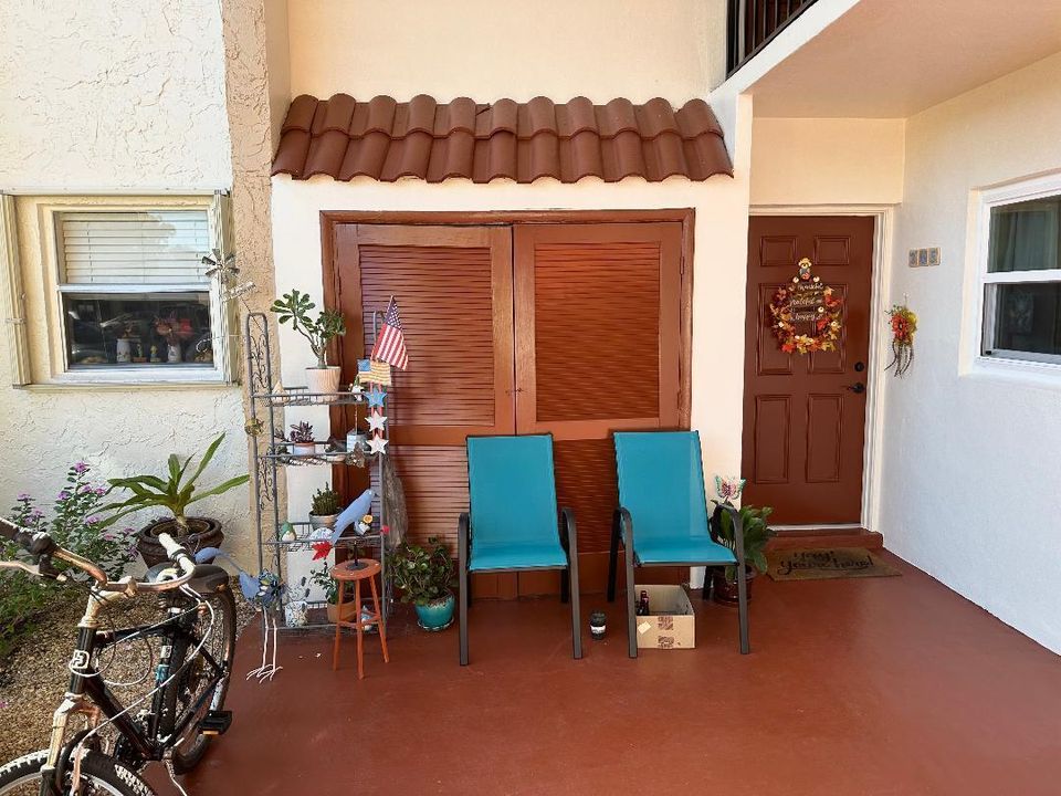 На продажу: $185,000 (2 спален, 2 ванн, 888 Квадратных фут)