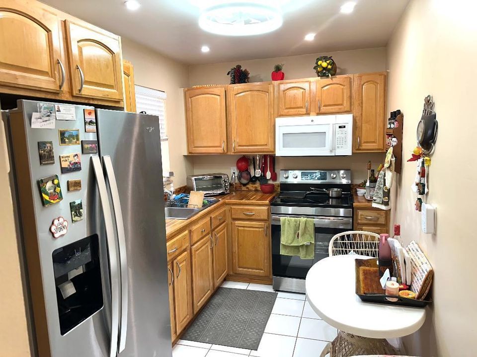 На продажу: $185,000 (2 спален, 2 ванн, 888 Квадратных фут)