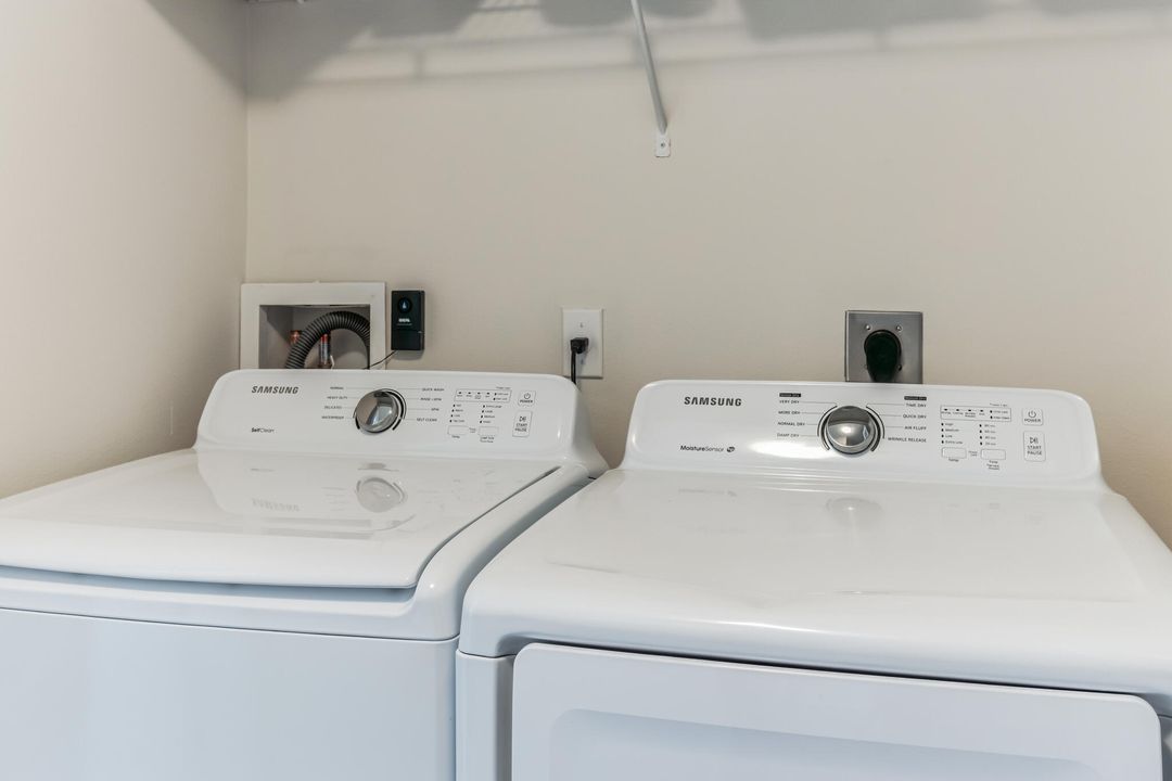 Active With Contract: $5,000 (2 beds, 2 baths, 1153 Square Feet)