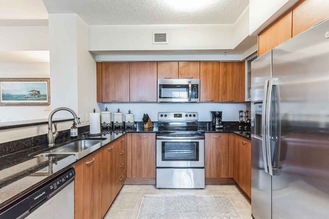 Active With Contract: $5,000 (2 beds, 2 baths, 1153 Square Feet)