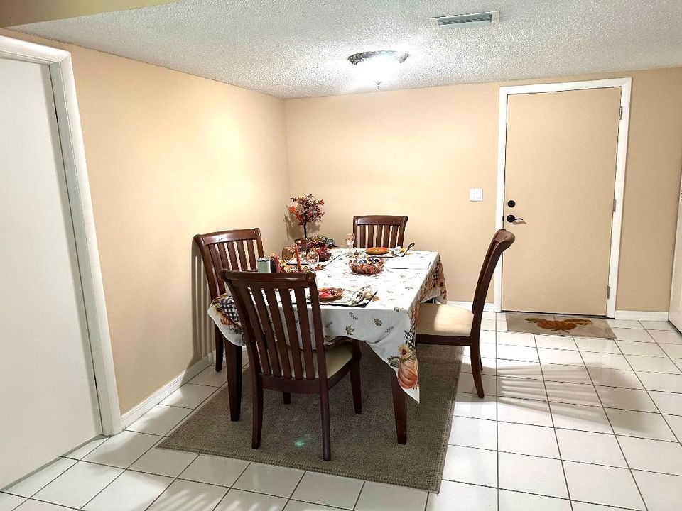 На продажу: $185,000 (2 спален, 2 ванн, 888 Квадратных фут)