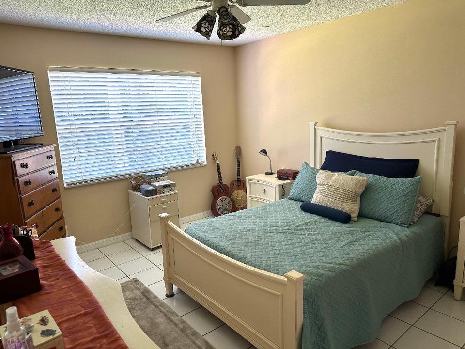 На продажу: $185,000 (2 спален, 2 ванн, 888 Квадратных фут)