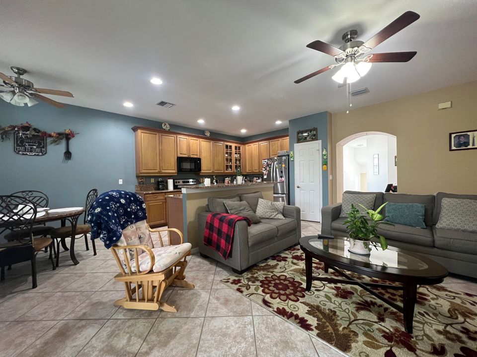 Active With Contract: $2,650 (3 beds, 2 baths, 1587 Square Feet)