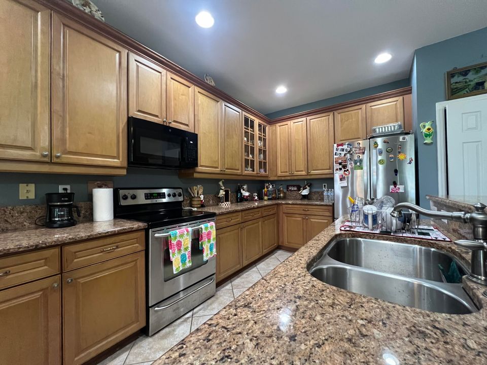 Active With Contract: $2,650 (3 beds, 2 baths, 1587 Square Feet)