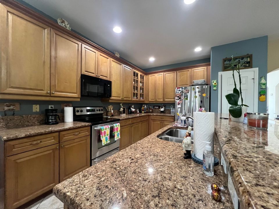 Active With Contract: $2,650 (3 beds, 2 baths, 1587 Square Feet)