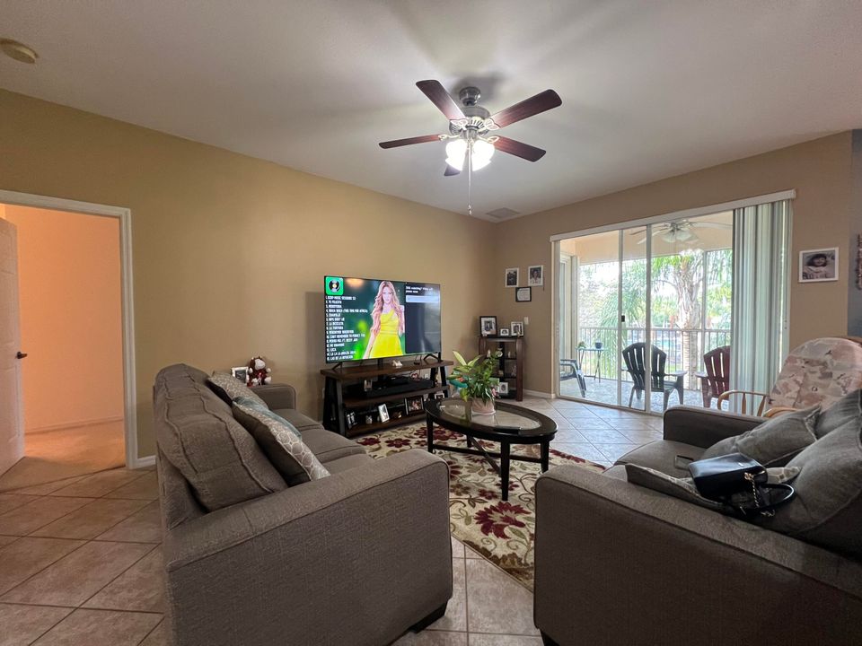 Active With Contract: $2,650 (3 beds, 2 baths, 1587 Square Feet)
