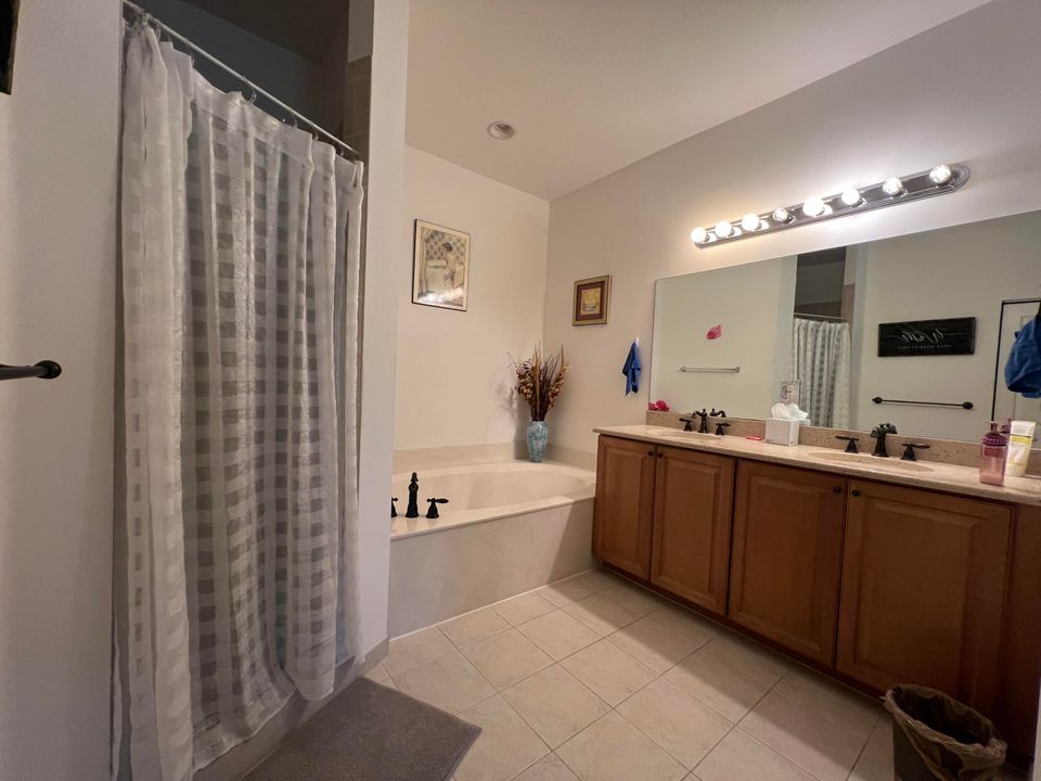 Active With Contract: $2,650 (3 beds, 2 baths, 1587 Square Feet)