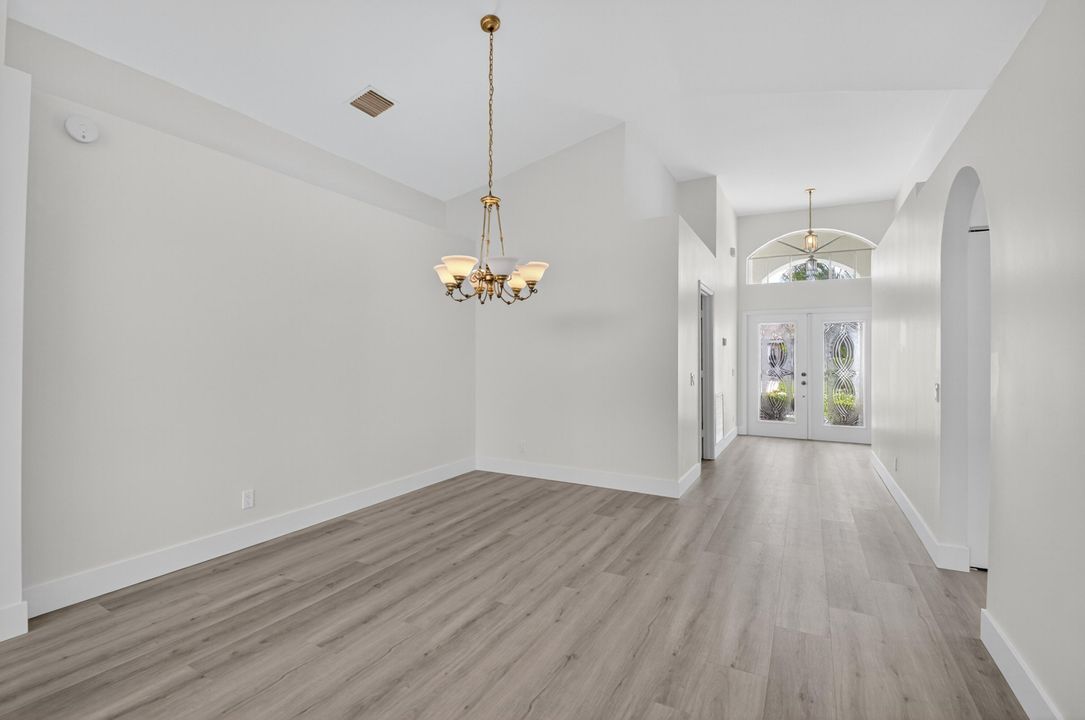 合同活跃: $675,000 (3 贝兹, 2 浴室, 1795 平方英尺)