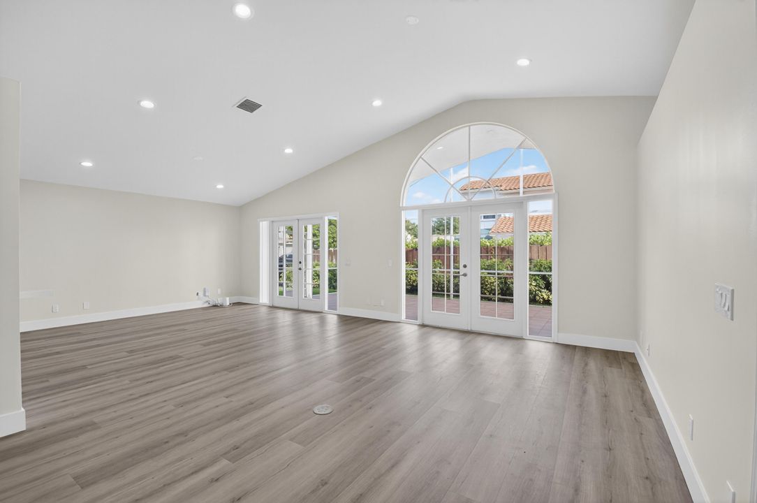 合同活跃: $675,000 (3 贝兹, 2 浴室, 1795 平方英尺)