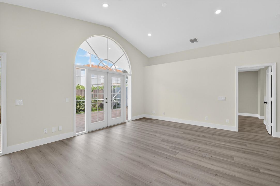 合同活跃: $675,000 (3 贝兹, 2 浴室, 1795 平方英尺)