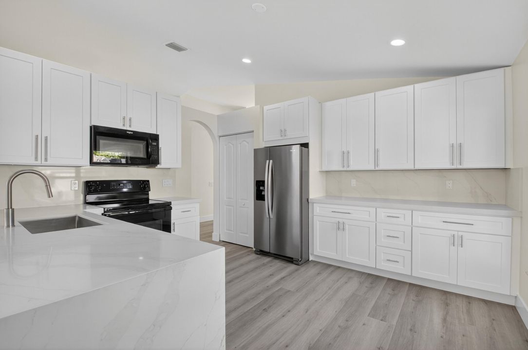 合同活跃: $675,000 (3 贝兹, 2 浴室, 1795 平方英尺)