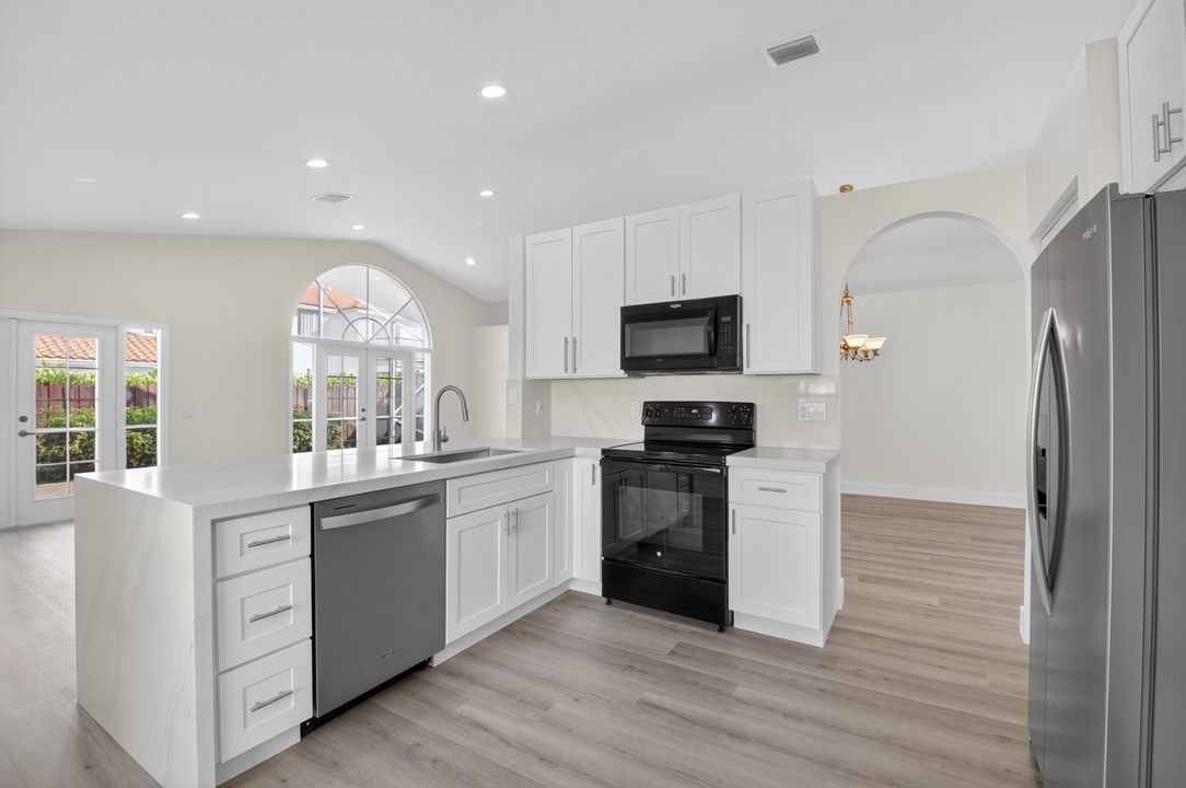 合同活跃: $675,000 (3 贝兹, 2 浴室, 1795 平方英尺)