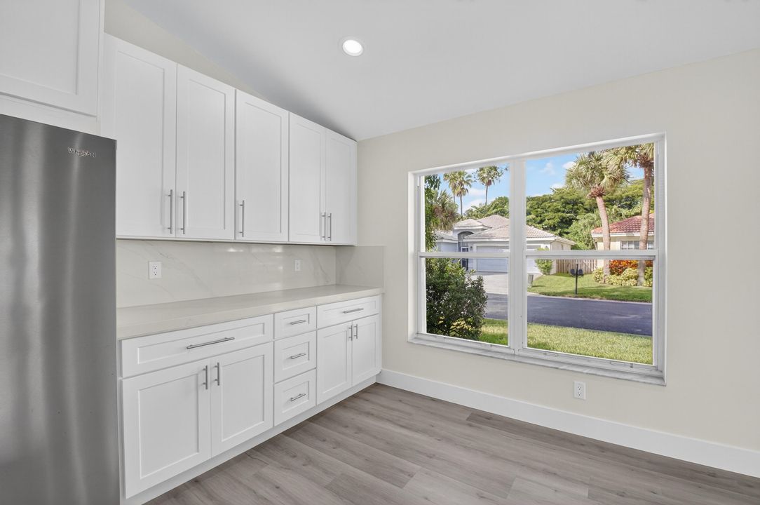 合同活跃: $675,000 (3 贝兹, 2 浴室, 1795 平方英尺)