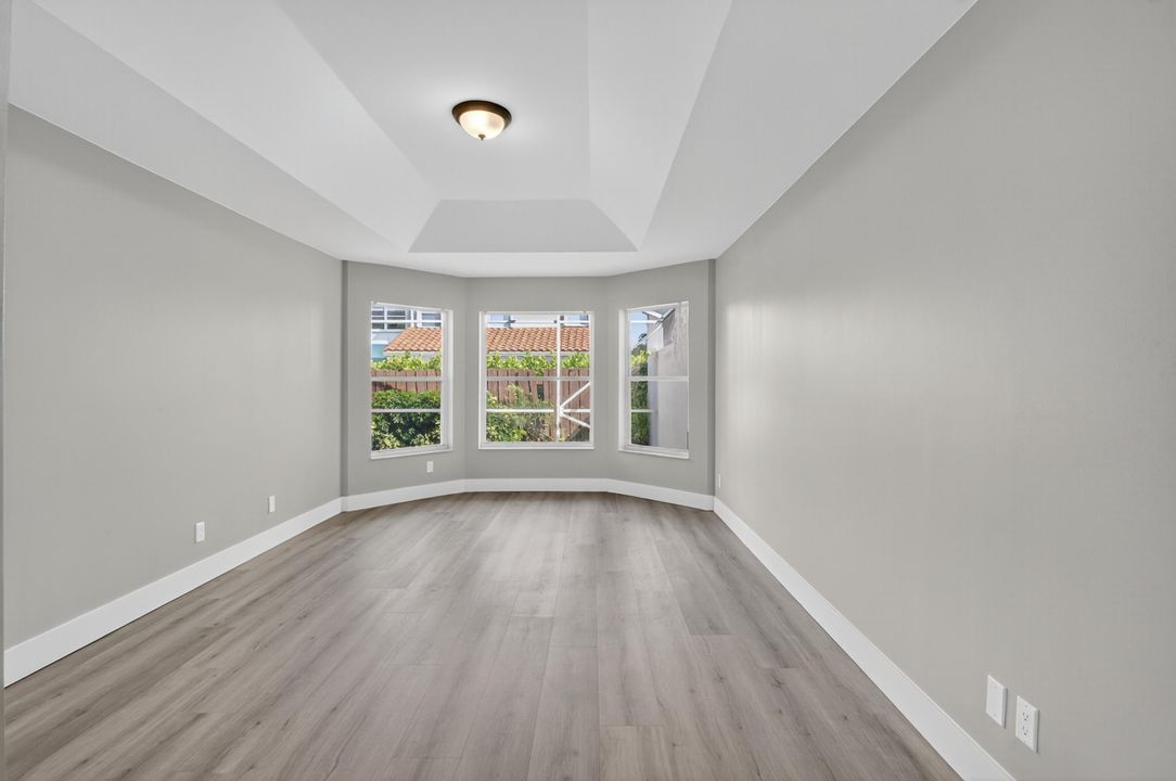 合同活跃: $675,000 (3 贝兹, 2 浴室, 1795 平方英尺)