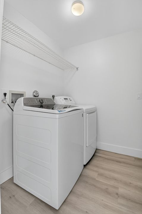 合同活跃: $675,000 (3 贝兹, 2 浴室, 1795 平方英尺)