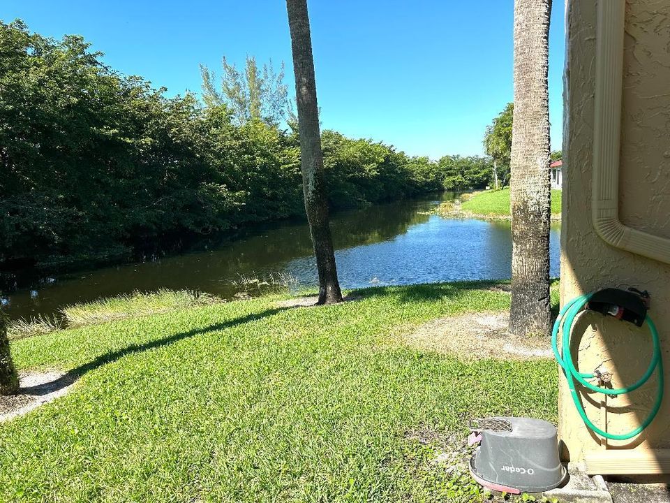 На продажу: $185,000 (2 спален, 2 ванн, 888 Квадратных фут)