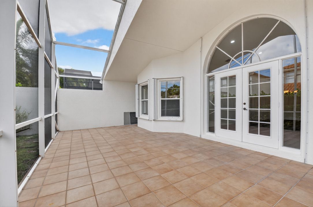 合同活跃: $675,000 (3 贝兹, 2 浴室, 1795 平方英尺)