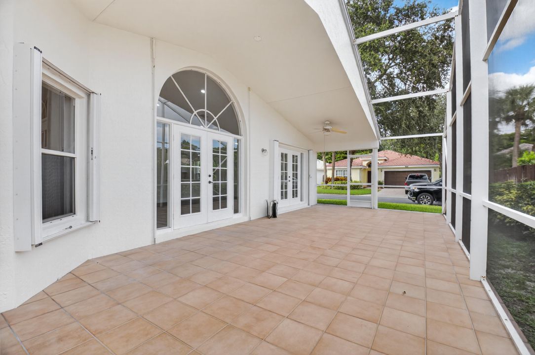 合同活跃: $675,000 (3 贝兹, 2 浴室, 1795 平方英尺)