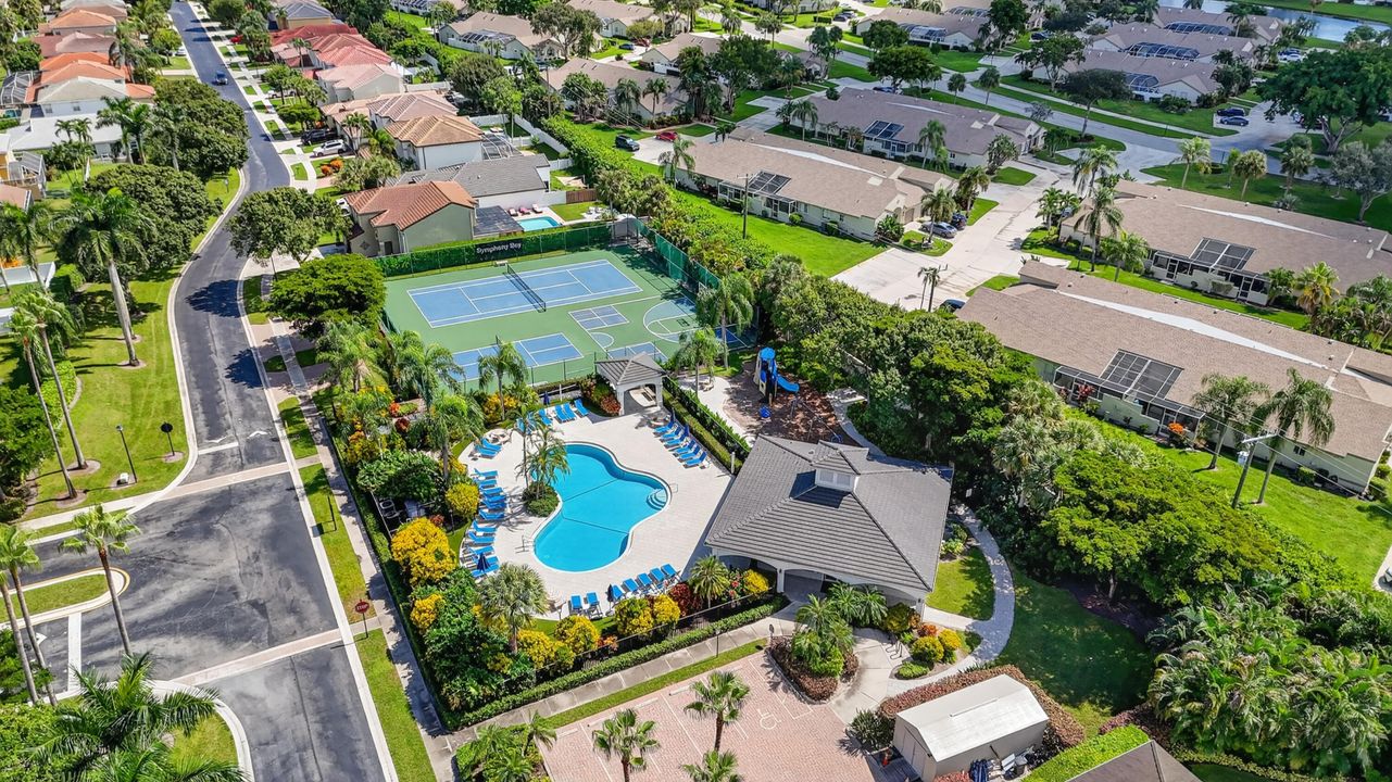 合同活跃: $675,000 (3 贝兹, 2 浴室, 1795 平方英尺)