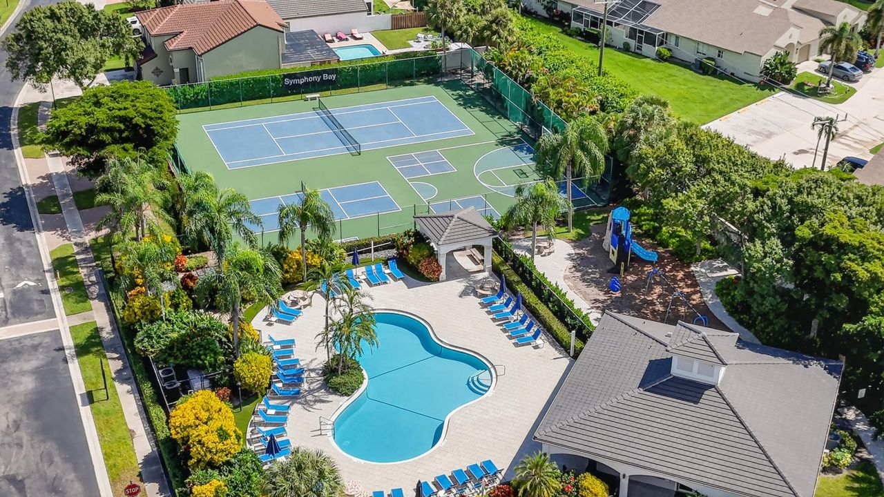 合同活跃: $675,000 (3 贝兹, 2 浴室, 1795 平方英尺)