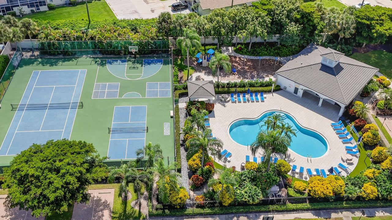 合同活跃: $675,000 (3 贝兹, 2 浴室, 1795 平方英尺)