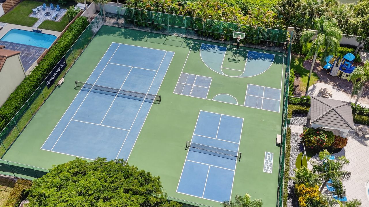 合同活跃: $675,000 (3 贝兹, 2 浴室, 1795 平方英尺)